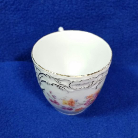 Vintage Floral and Gold Demitasse Cup and Saucer Set Unmarked AS IS - Picture 9 of 10